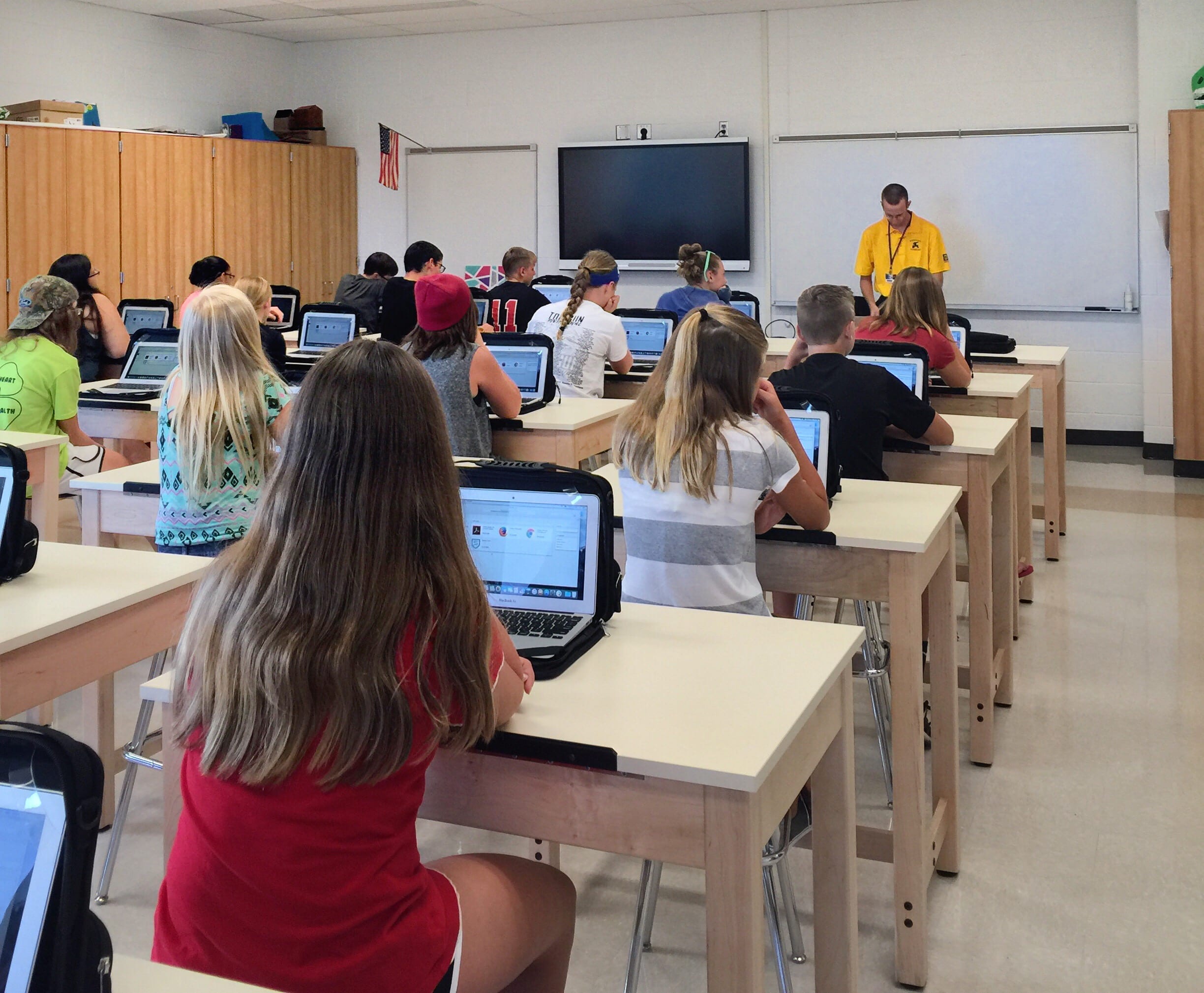 teaching-a-class-of-students_t20_EnvzP7